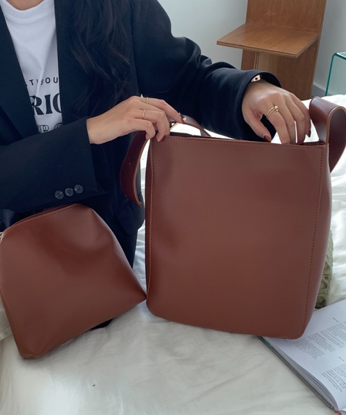 ECLIN（エクラン）の「フェイクレザー ワイドベルト ショルダーバッグ（ ポーチ付）（ショルダーバッグ・レディース・ブラック/ブラウン・FREE）」の14枚目の写真