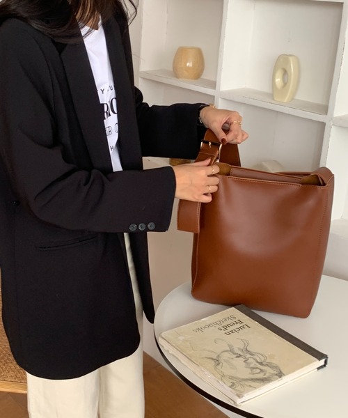 ECLIN（エクラン）の「フェイクレザー ワイドベルト ショルダーバッグ（ ポーチ付）（ショルダーバッグ・レディース・ブラック/ブラウン・FREE）」の15枚目の写真