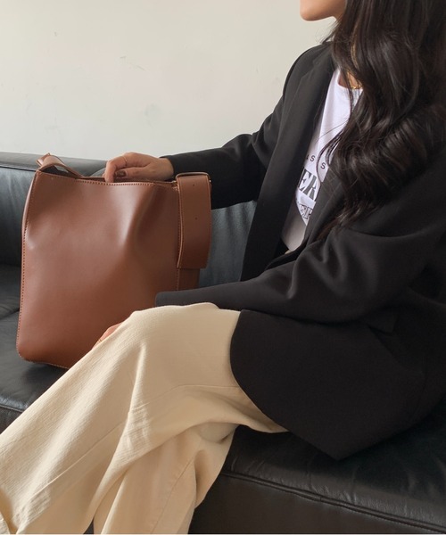 ECLIN（エクラン）の「フェイクレザー ワイドベルト ショルダーバッグ（ ポーチ付）（ショルダーバッグ・レディース・ブラック/ブラウン・FREE）」の19枚目の写真