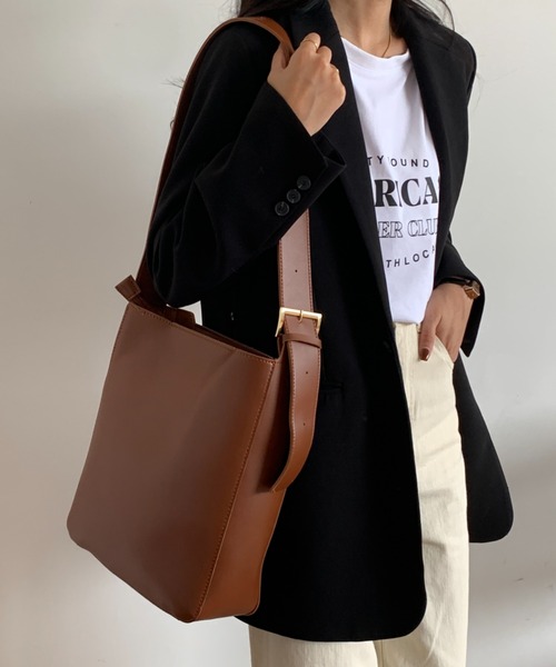 ECLIN（エクラン）の「フェイクレザー ワイドベルト ショルダーバッグ（ ポーチ付）（ショルダーバッグ・レディース・ブラック/ブラウン・FREE）」の22枚目の写真