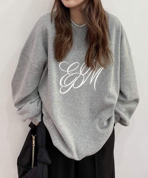 EPIMI E'PIMMY（エピミエピミー）の「【ユニセックス】エンボスシシュウロゴオーバースウェット（スウェット・レディース・ブラック/オフホワイト/杢グレー・MEDIUM）」の3枚目の写真