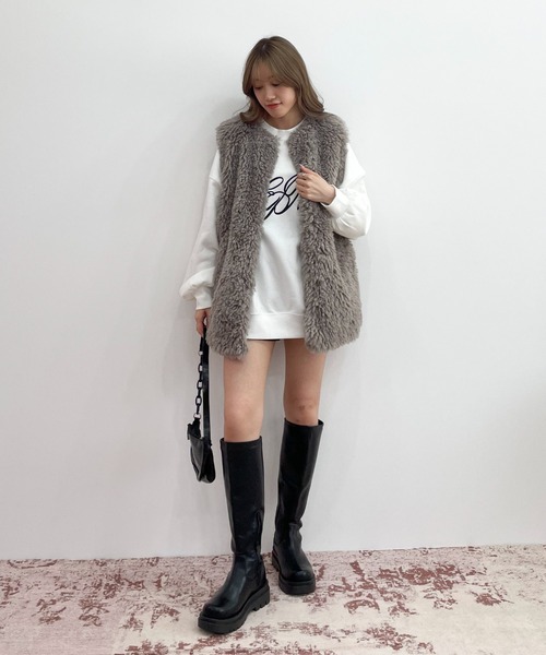 EPIMI E'PIMMY（エピミエピミー）の「【ユニセックス】エンボスシシュウロゴオーバースウェット（スウェット・レディース・ブラック/オフホワイト/杢グレー・MEDIUM）」の6枚目の写真