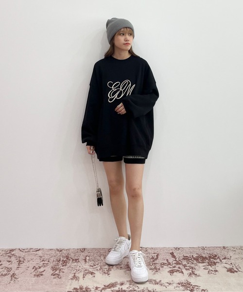 EPIMI E'PIMMY（エピミエピミー）の「【ユニセックス】エンボスシシュウロゴオーバースウェット（スウェット・レディース・ブラック/オフホワイト/杢グレー・MEDIUM）」の9枚目の写真