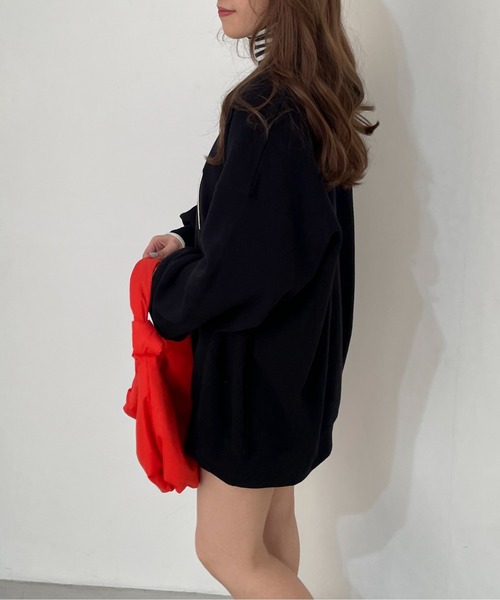 EPIMI E'PIMMY（エピミエピミー）の「【ユニセックス】エンボスシシュウロゴオーバースウェット（スウェット・レディース・ブラック/オフホワイト/杢グレー・MEDIUM）」の19枚目の写真