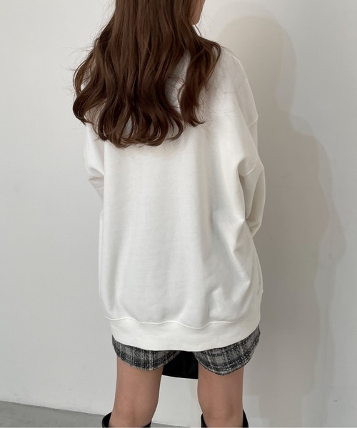 EPIMI E'PIMMY（エピミエピミー）の「【ユニセックス】エンボスシシュウロゴオーバースウェット（スウェット・レディース・ブラック/オフホワイト/杢グレー・MEDIUM）」の16枚目の写真