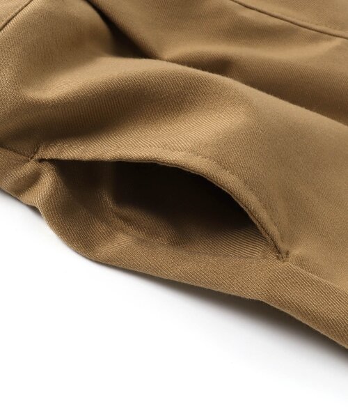 BREEZE（ブリーズ）の「フリルオーバーオール（サロペット/オーバーオール・キッズ・ベージュ/ブラック・90/140/130/80/110/120/100）」の3枚目の写真