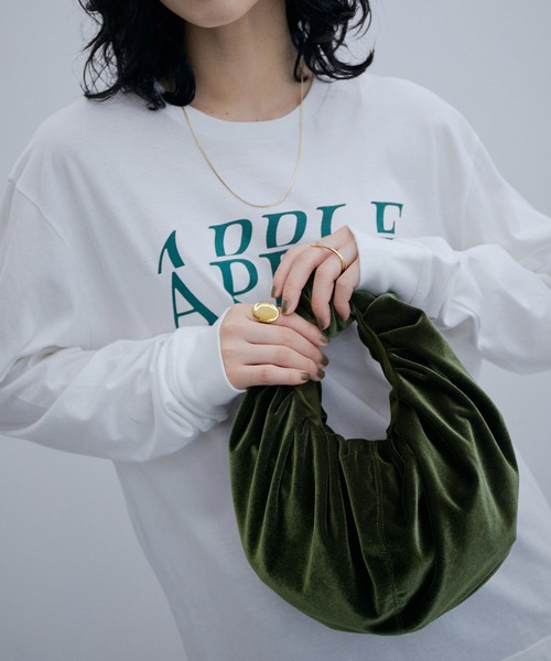 HELOYSE（エロイーズ）の「【HELOYSE】別注 ベロアcroissant shantung bag（ハンドバッグ・レディース・ブラック/ダークグリーン・FREE）」の2枚目の写真