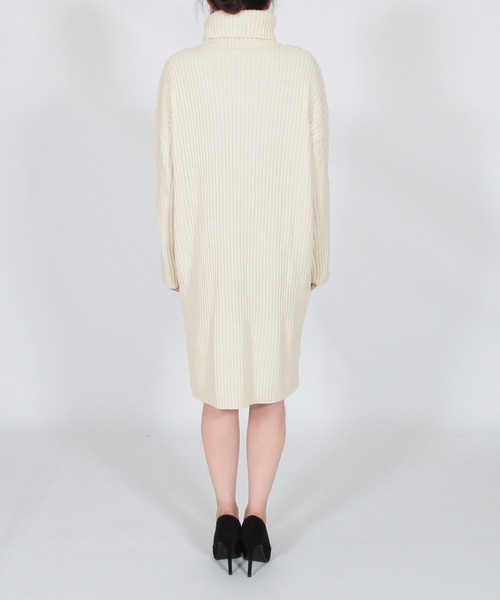 Julia Boutique（ジュリアブティック）の「タートルネックミニ丈ニットワンピース/22554（ワンピース・レディース・ブラック/アイボリー/モカ・ONE）」の14枚目の写真