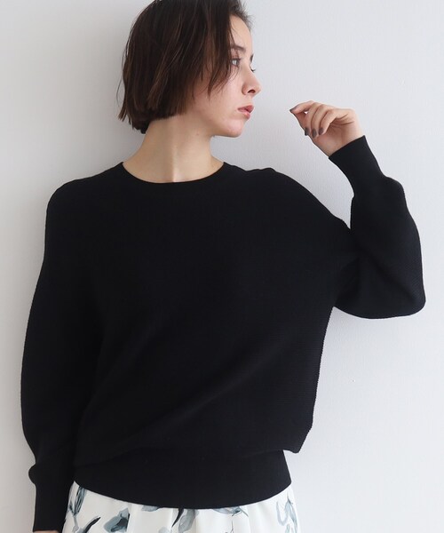 INDIVI（インディヴィ）の「◆【洗える/ウール混】オフショルダーニット（ニット/セーター・レディース・オフホワイト/ベージュ系8/レモンイエロー/ブラック/グレー系4/パープル系4/ライトパープル/ピンク系/グリーン・05/13/15 /19/34/38/40）」の3枚目の写真