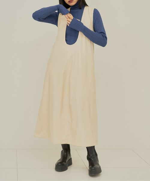 INSIIS(インシス)の「【emineo × INSIISコラボ】Uネックレザーワンピース(ジャンパースカート・レディース・アイボリー/ブラック・フリー)」の3枚目の写真
