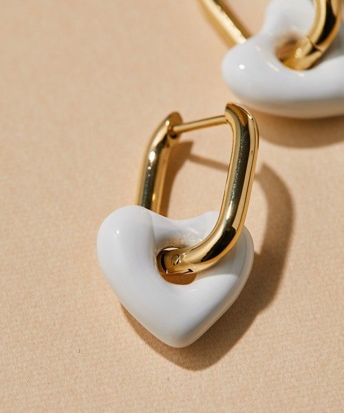 ear PAPILLONNER(イアパピヨネ)の「金属アレルギー対応 ステンレスカラーハートピアス(ピアス(両耳用)・レディース・ホワイト/ブラック・FREE)」の5枚目の写真