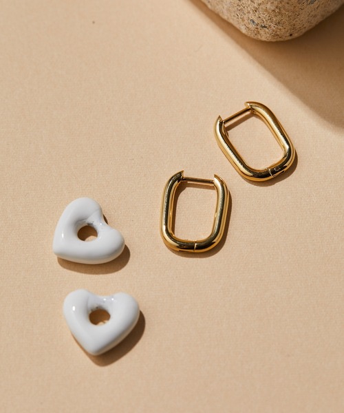 ear PAPILLONNER(イアパピヨネ)の「金属アレルギー対応 ステンレスカラーハートピアス(ピアス(両耳用)・レディース・ホワイト/ブラック・FREE)」の6枚目の写真