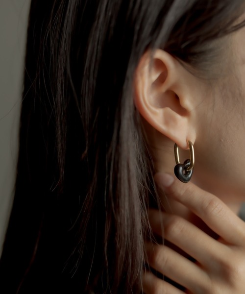 ear PAPILLONNER(イアパピヨネ)の「金属アレルギー対応 ステンレスカラーハートピアス(ピアス(両耳用)・レディース・ホワイト/ブラック・FREE)」の21枚目の写真