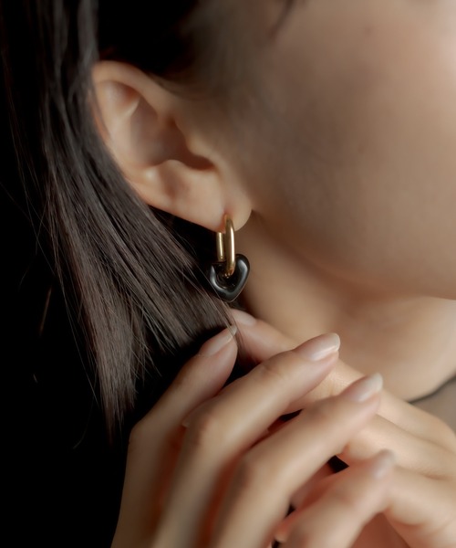 ear PAPILLONNER(イアパピヨネ)の「金属アレルギー対応 ステンレスカラーハートピアス(ピアス(両耳用)・レディース・ホワイト/ブラック・FREE)」の20枚目の写真
