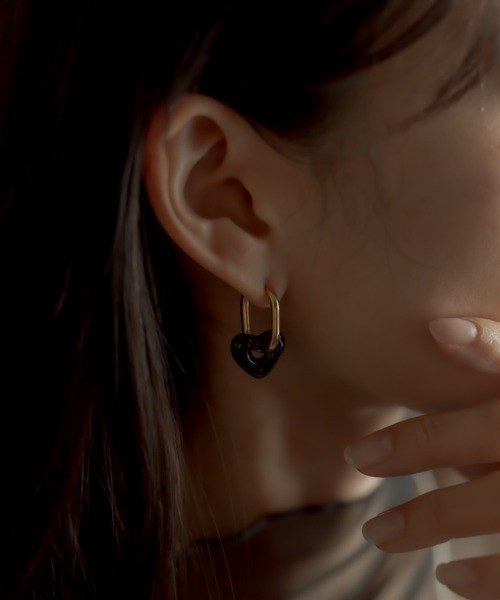 ear PAPILLONNER(イアパピヨネ)の「金属アレルギー対応 ステンレスカラーハートピアス(ピアス(両耳用)・レディース・ホワイト/ブラック・FREE)」の19枚目の写真