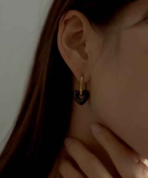 ear PAPILLONNER(イアパピヨネ)の「金属アレルギー対応 ステンレスカラーハートピアス(ピアス(両耳用)・レディース・ホワイト/ブラック・FREE)」の13枚目の写真