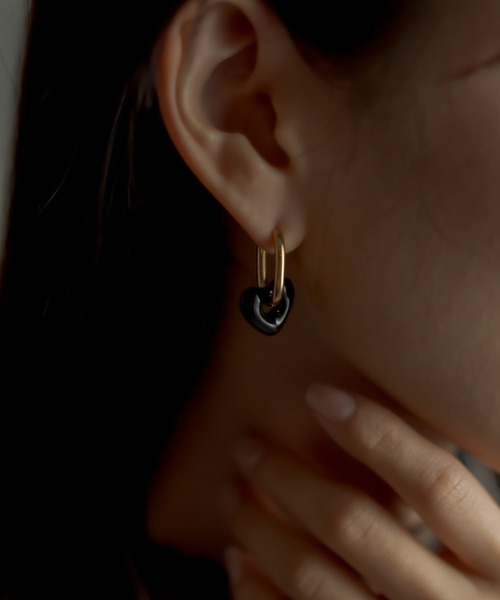 ear PAPILLONNER(イアパピヨネ)の「金属アレルギー対応 ステンレスカラーハートピアス(ピアス(両耳用)・レディース・ホワイト/ブラック・FREE)」の11枚目の写真