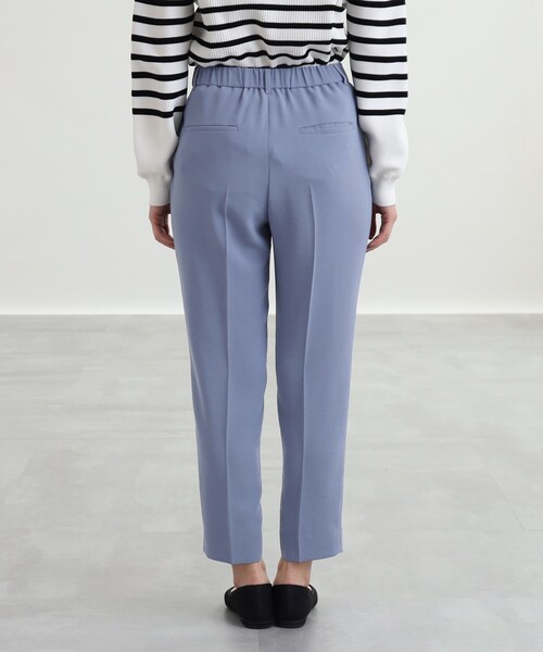 INDIVI（インディヴィ）の「◆【新色登場！/こなれSETUP/洗える/ウエストゴム】タックテーパードパンツ（スーツパンツ・レディース・サックスブルー系5/ブラック/ライトグリーン系/グレー系その他6/チャコール/ベージュ系5・34/15 /40/12/19/36/17/05/42/38/13/03）」の22枚目の写真