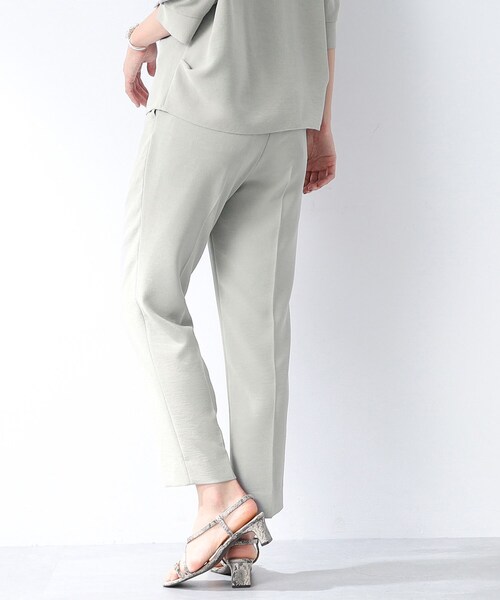INDIVI（インディヴィ）の「◆【新色登場！/こなれSETUP/洗える/ウエストゴム】タックテーパードパンツ（スーツパンツ・レディース・サックスブルー系5/ブラック/ライトグリーン系/グレー系その他6/チャコール/ベージュ系5・34/15 /40/12/19/36/17/05/42/38/13/03）」の9枚目の写真