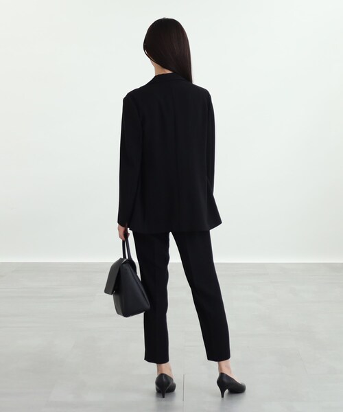 INDIVI（インディヴィ）の「◆【新色登場！/こなれSETUP/洗える/ウエストゴム】タックテーパードパンツ（スーツパンツ・レディース・サックスブルー系5/ブラック/ライトグリーン系/グレー系その他6/チャコール/ベージュ系5・34/15 /40/12/19/36/17/05/42/38/13/03）」の15枚目の写真