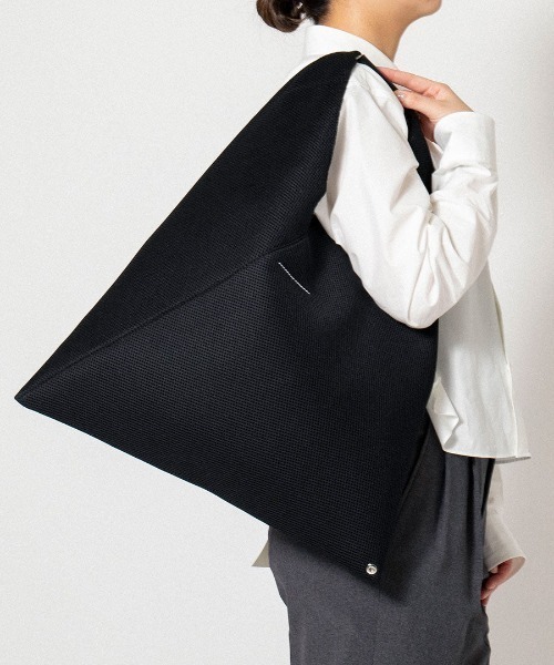 MM6 Maison Margiela（ｴﾑｴﾑｼｯｸｽ ﾒｿﾞﾝ ﾏﾙｼﾞｪﾗ）の「MM6 MAISON MARGIELA Classic Japanese S54WD0039-2（ショルダーバッグ・レディース・ブラック・FREE）」の14枚目の写真