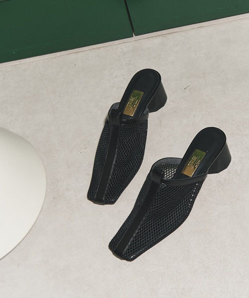 GRISE(グリーズ)の「GRISE 4cmスクエアラインイリメッシュミュール(その他シューズ・レディース・ベージュ/ブラック×ブラック・LARGE/MEDIUM/X-LARGE/SMALL)」の1枚目の写真