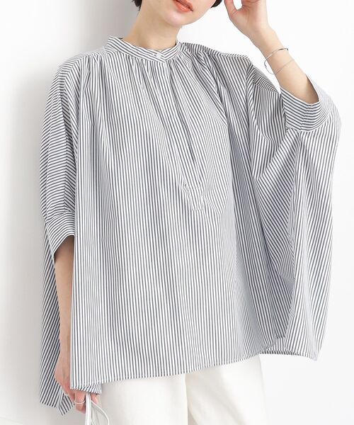 SHOO・LA・RUE（シューラルー）の「◆【こなれシルエットで体型カバー】ドルマンポンチョブラウス（シャツ/ブラウス・レディース・ホワイト系/ネイビー系2・00）」の2枚目の写真