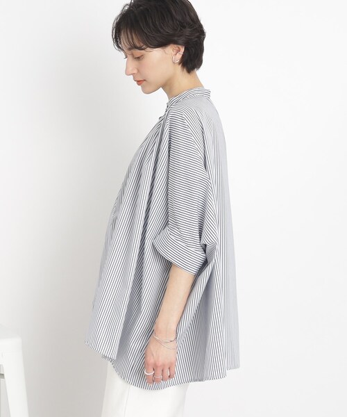 SHOO・LA・RUE（シューラルー）の「◆【こなれシルエットで体型カバー】ドルマンポンチョブラウス（シャツ/ブラウス・レディース・ホワイト系/ネイビー系2・00）」の16枚目の写真