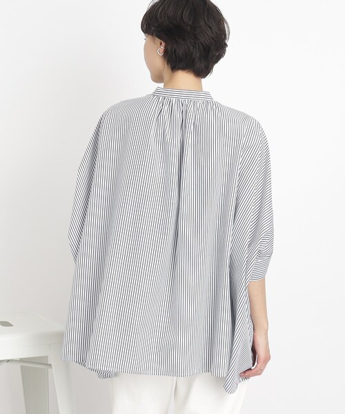 SHOO・LA・RUE（シューラルー）の「◆【こなれシルエットで体型カバー】ドルマンポンチョブラウス（シャツ/ブラウス・レディース・ホワイト系/ネイビー系2・00）」の19枚目の写真