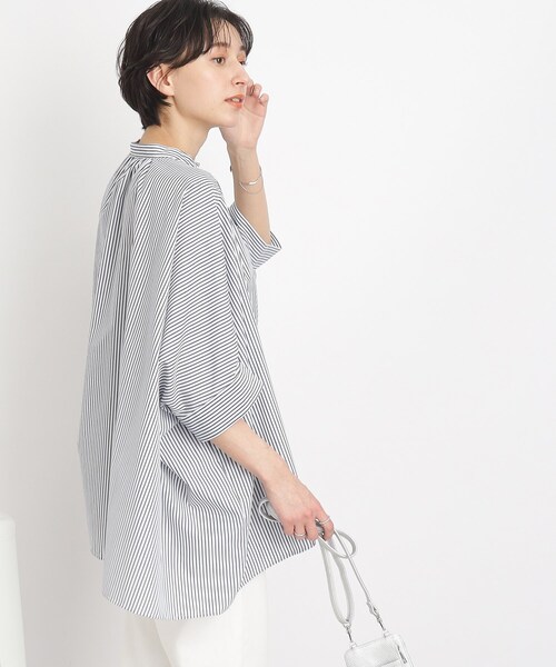 SHOO・LA・RUE（シューラルー）の「◆【こなれシルエットで体型カバー】ドルマンポンチョブラウス（シャツ/ブラウス・レディース・ホワイト系/ネイビー系2・00）」の12枚目の写真