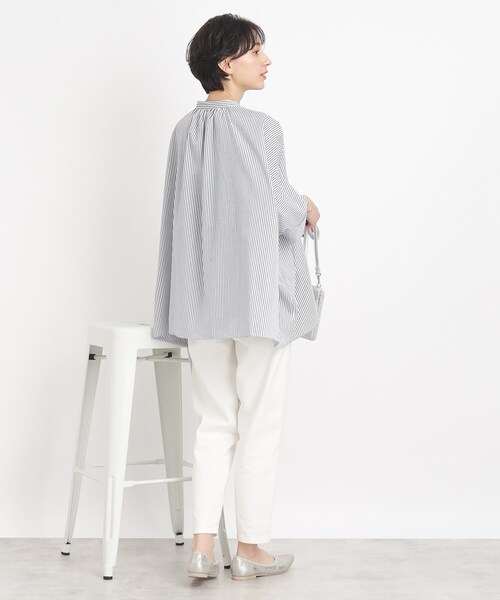 SHOO・LA・RUE（シューラルー）の「◆【こなれシルエットで体型カバー】ドルマンポンチョブラウス（シャツ/ブラウス・レディース・ホワイト系/ネイビー系2・00）」の9枚目の写真