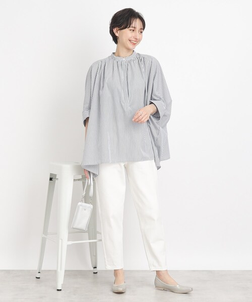SHOO・LA・RUE（シューラルー）の「◆【こなれシルエットで体型カバー】ドルマンポンチョブラウス（シャツ/ブラウス・レディース・ホワイト系/ネイビー系2・00）」の15枚目の写真