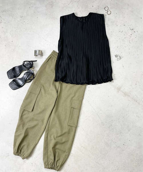 Meli rich（メリーリッチ）の「【セットアップ対応】ランダムプリーツタンクトップ（タンクトップ・レディース・ブラック/パープル/モカ/アイボリー/グレイッシュベージュ・MEDIUM）」の10枚目の写真