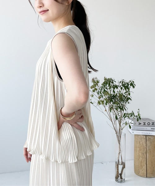 Meli rich（メリーリッチ）の「【セットアップ対応】ランダムプリーツタンクトップ（タンクトップ・レディース・ブラック/パープル/モカ/アイボリー/グレイッシュベージュ・MEDIUM）」の15枚目の写真