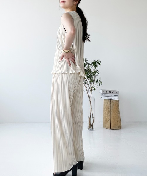 Meli rich（メリーリッチ）の「【セットアップ対応】ランダムプリーツタンクトップ（タンクトップ・レディース・ブラック/パープル/モカ/アイボリー/グレイッシュベージュ・MEDIUM）」の21枚目の写真