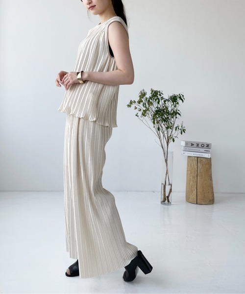 Meli rich（メリーリッチ）の「【セットアップ対応】ランダムプリーツタンクトップ（タンクトップ・レディース・ブラック/パープル/モカ/アイボリー/グレイッシュベージュ・MEDIUM）」の20枚目の写真