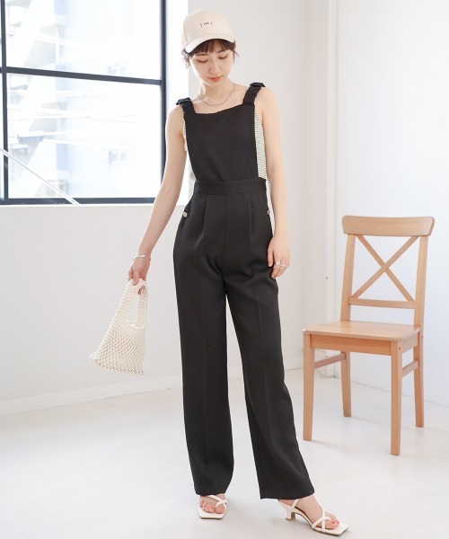 Bab（バブ）の「2WAY肩シャーリングサロペット（サロペット/オーバーオール・レディース・ベージュ/ブラック/モカ・M）」の2枚目の写真