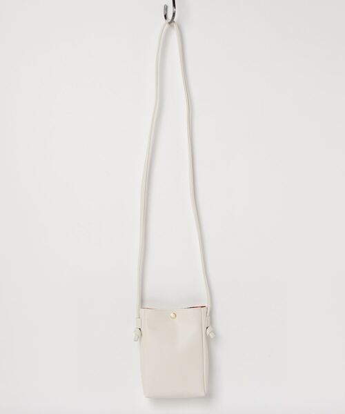 AVOCA(アヴォカ)の「AVOCA 合皮がま口ショルダー / アヴォカ ゴウヒガマグチショルダー(ショルダーバッグ・レディース・ブラック/ブラウン/ホワイト・ONE SIZE)」の4枚目の写真