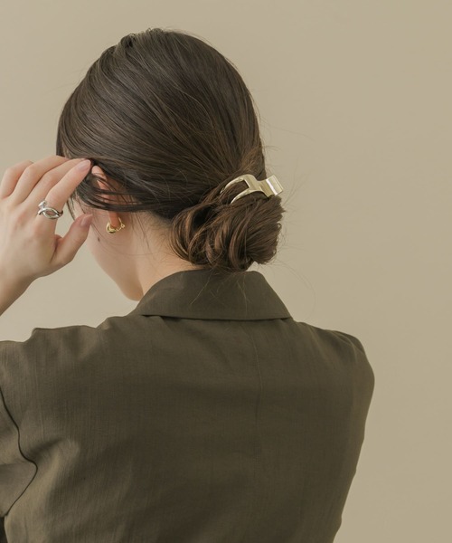 SMELLY（スメリー）の「カーブメタルバンス（バレッタ/ヘアクリップ・レディース・ゴールド・-）」の4枚目の写真