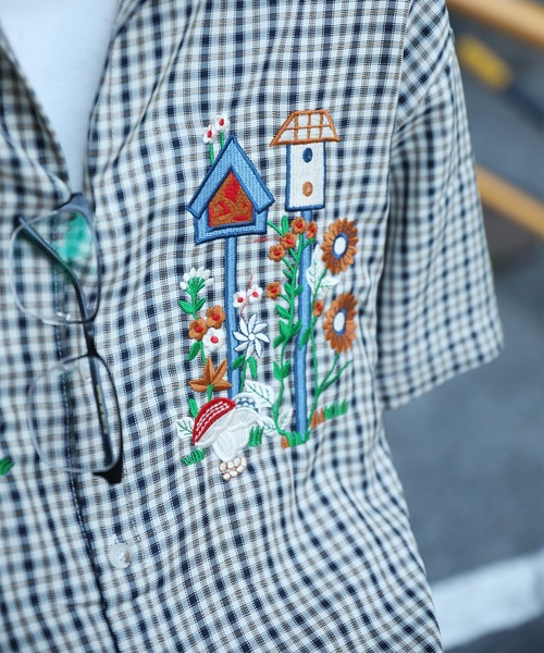HOOK(フック)の「【HOOK】レトロ調刺繍入りチェック柄半袖シャツ (SS)(シャツ/ブラウス・メンズ・ブラック/イエロー・M/L/XL)」の22枚目の写真