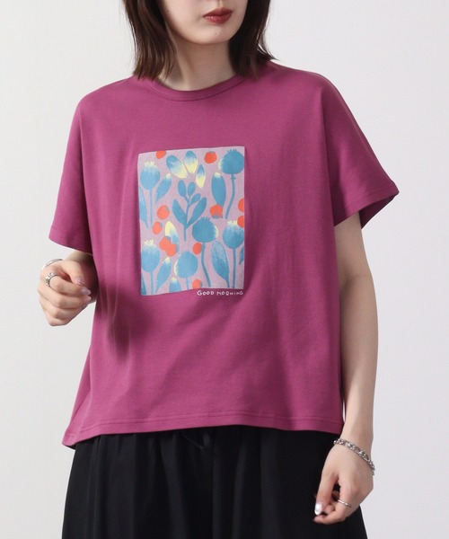 Emago（イマゴ）の「EMAGO 水彩植物プリント半袖Tシャツ（Tシャツ/カットソー・レディース・マスタード/パープル/ホワイト・FREE）」の3枚目の写真