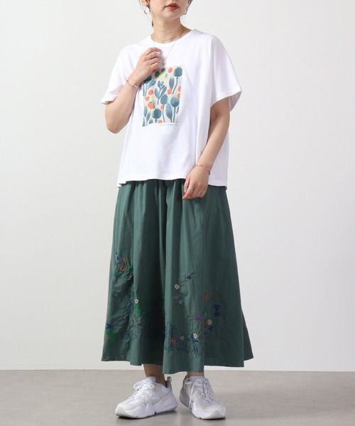 Emago（イマゴ）の「EMAGO 水彩植物プリント半袖Tシャツ（Tシャツ/カットソー・レディース・マスタード/パープル/ホワイト・FREE）」の7枚目の写真