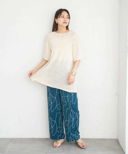 KBF（ケイビーエフ）の「ランダムプリーツシャーリングチュニック（チュニック・レディース・ブラック/ブラウン/アイボリー・ONE）」の14枚目の写真