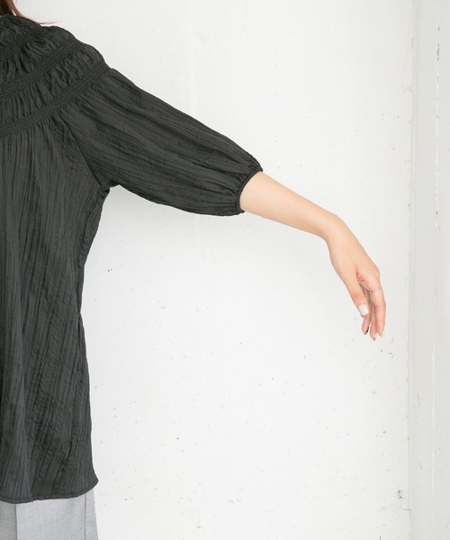 KBF（ケイビーエフ）の「ランダムプリーツシャーリングチュニック（チュニック・レディース・ブラック/ブラウン/アイボリー・ONE）」の22枚目の写真