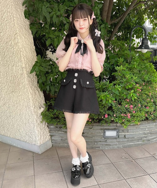 ROJITA（ロジータ）の「フラップポケットシアーフリルショートパンツ（その他パンツ・レディース・ブラック/ホワイト/ピンク・FREE）」の4枚目の写真