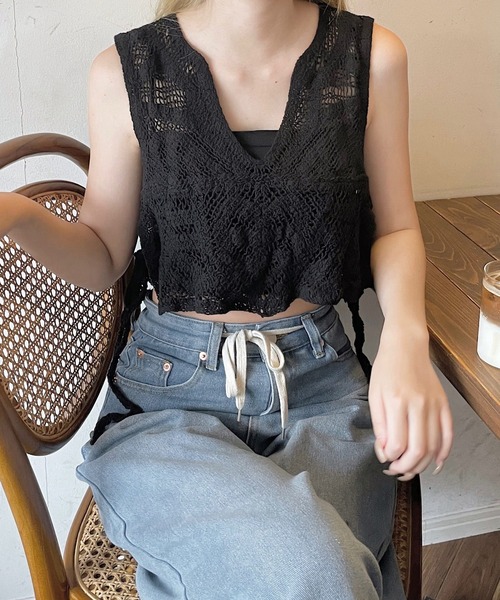 shopnikoniko（ショップニコニコ）の「ショート丈 かぎ編み ビスチェベスト（ベスト・レディース・ブラック・フリー）」の8枚目の写真