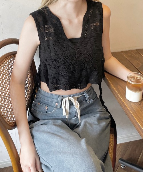 shopnikoniko（ショップニコニコ）の「ショート丈 かぎ編み ビスチェベスト（ベスト・レディース・ブラック・フリー）」の13枚目の写真
