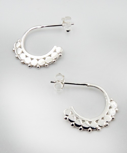TONE SELECT GOODS(トーンセレクトグッズ)の「【925 SILVER ACC】エスニックラインピアスSV925(OG)(ピアス(両耳用)・レディース・シルバー・FREE)」の2枚目の写真