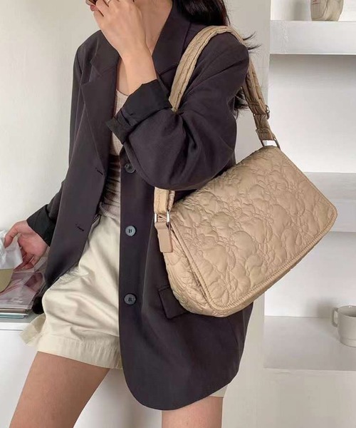 フラワーキルティングフラップショルダーBAG（ショルダーバッグ