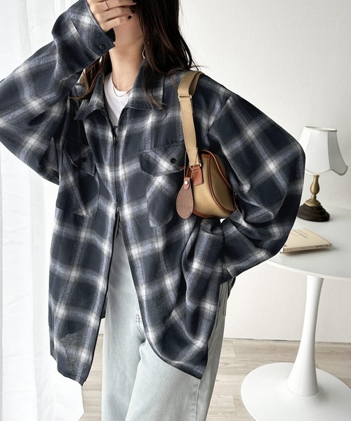 Java(ジャバ)の「《Javaジャバコラボ》ビッグシルエットでカジュアル感。オンブレチェック ダブルジップアップシャツ(シャツ/ブラウス・レディース・ブラック/ブルー/ブラウン/ネイビー・SMALL/MEDIUM/LARGE/X-LARGE)」の3枚目の写真